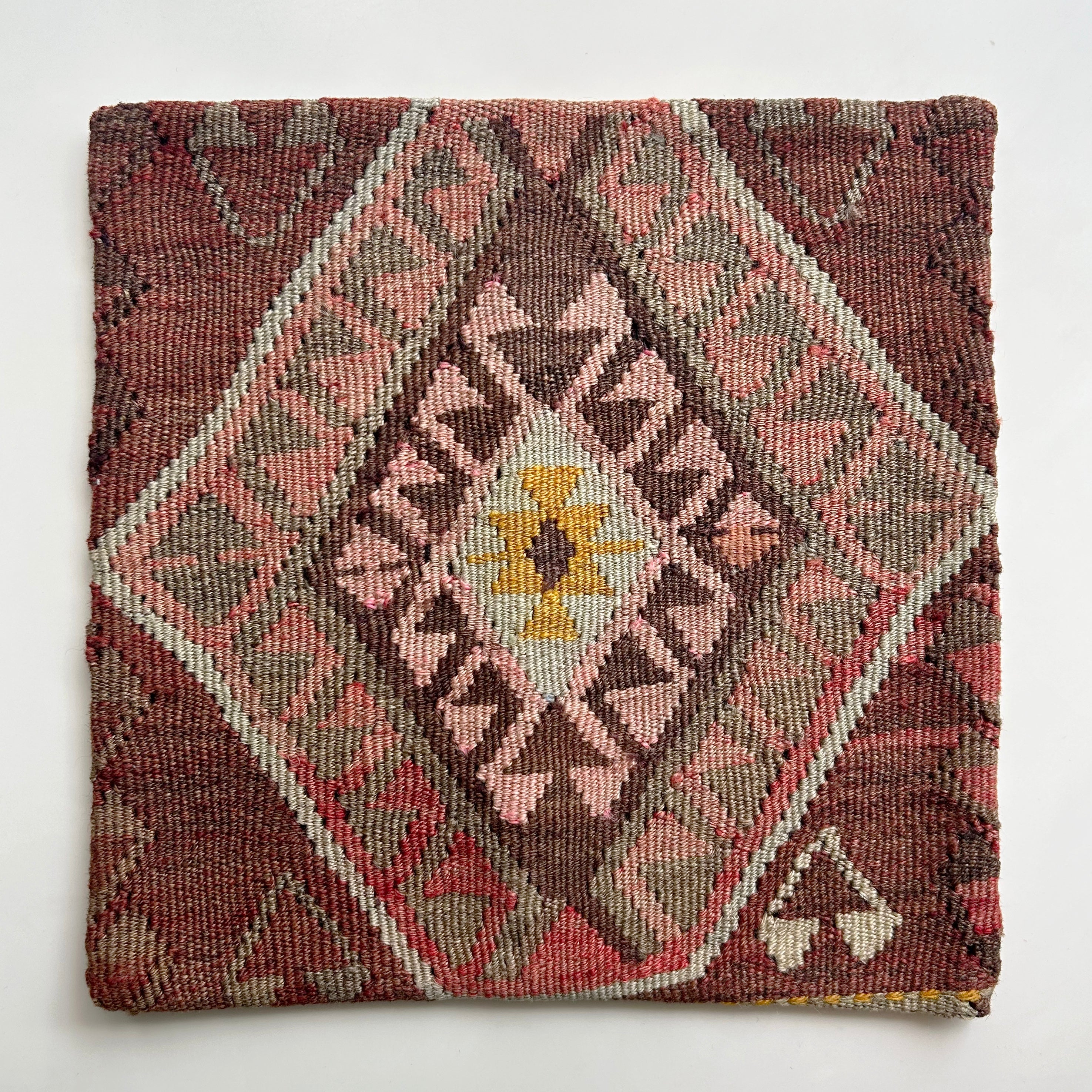 オールドキリム キリムクッションカバー 40×40㎝ (C-15290) – キリム屋