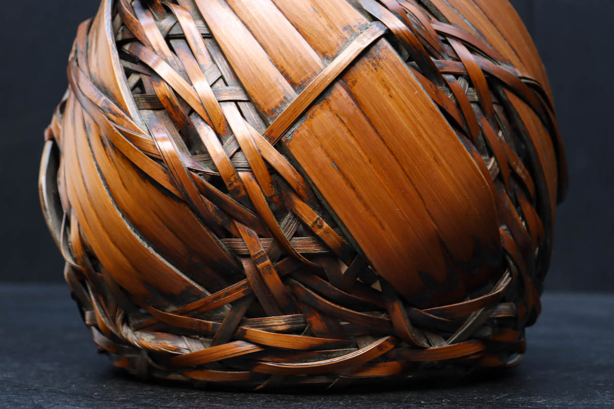 壺型のシルエットが可愛らしい竹編みの花カゴ DC7615 – 古福庵