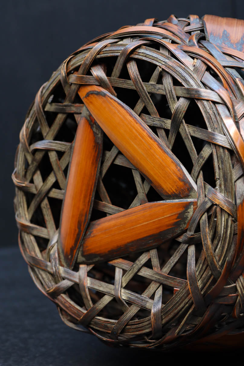 壺型のシルエットが可愛らしい竹編みの花カゴ DC7615 – 古福庵