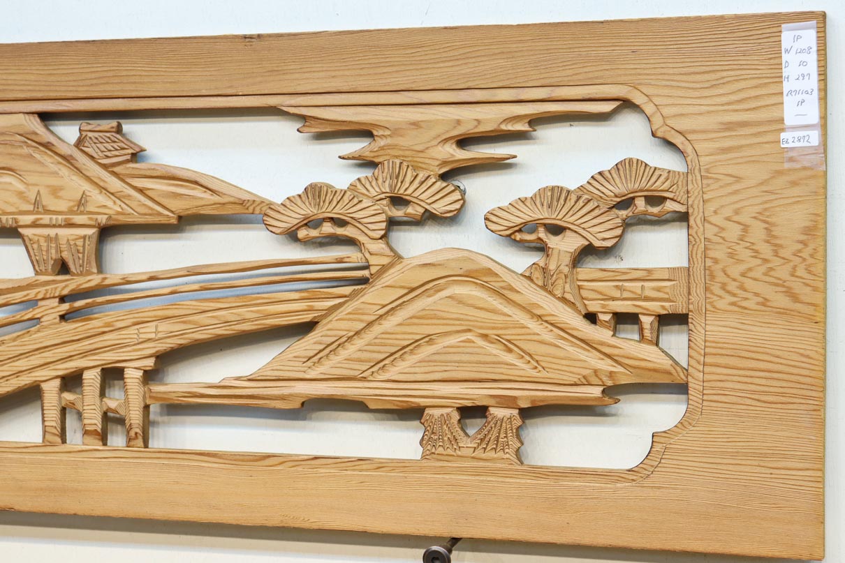 家屋の建つ岩間の風景を描く彫刻欄間素材 EZ2872 在庫1枚 – 古福庵