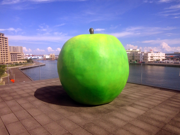 兵庫県立美術館「青いりんご」 - とも姐の神戸散歩