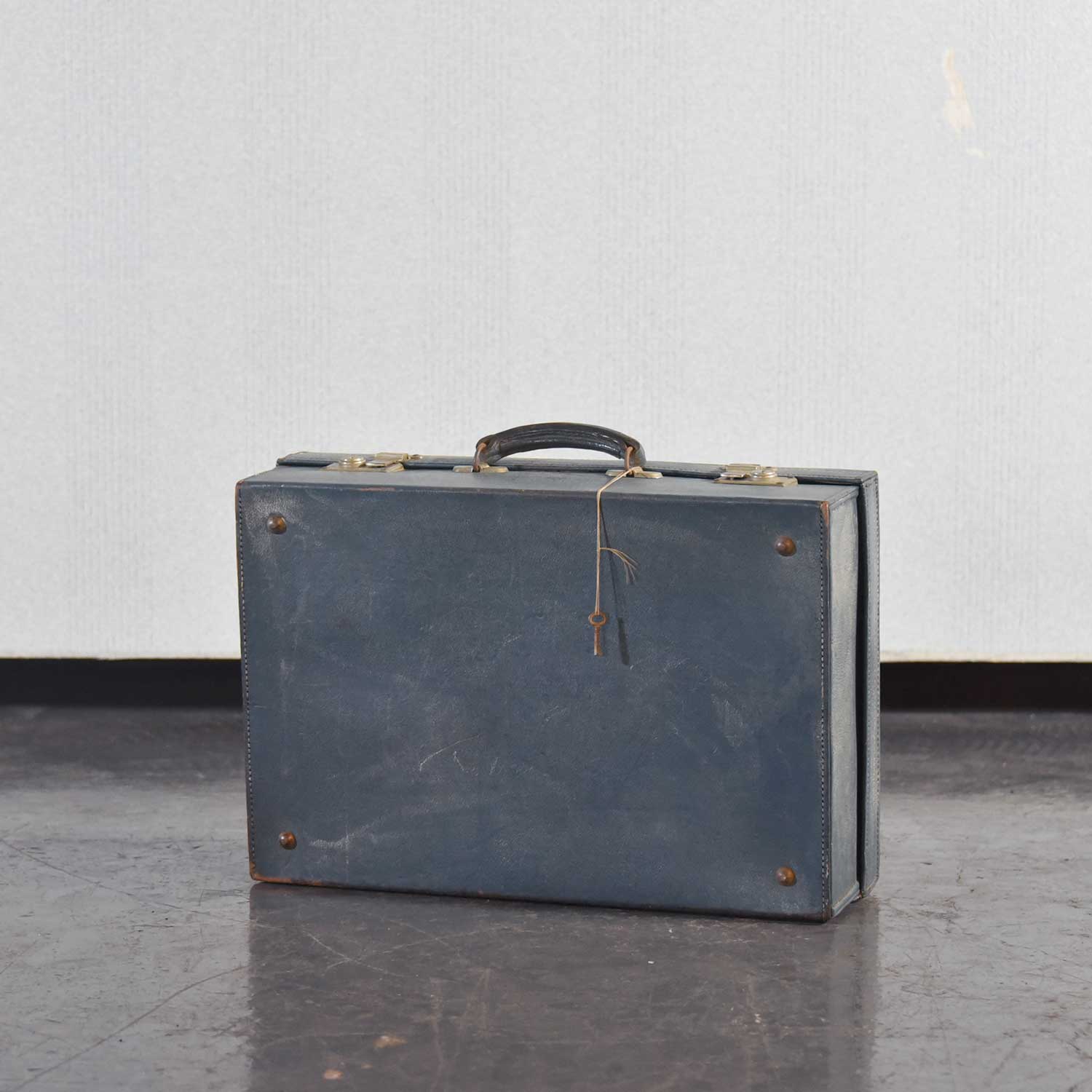 イギリス ヴィンテージ レザー トランクケース スーツケース .TR-119E