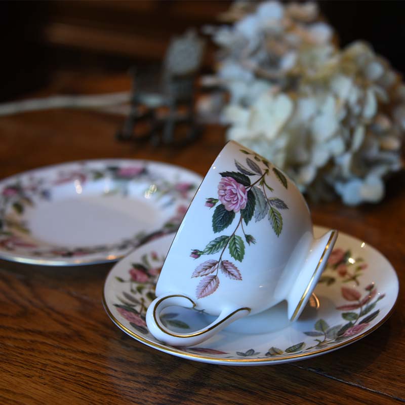 ティーカップトリオ ウェッジウッド ハザウェイローズ – 神戸