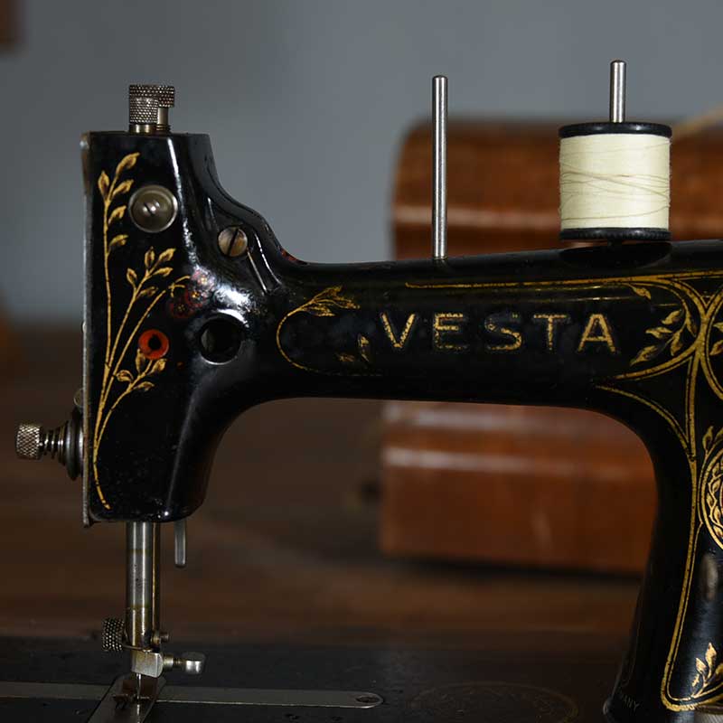 ドイツ製 VESTA 手回しミシン /SM-46C – 神戸アンティークウェアハウス