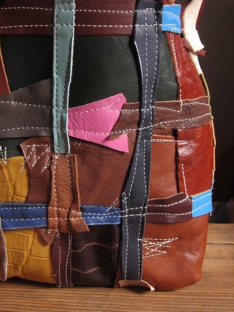 革の端切れで作られた、曽田耕さんのCrPW（パッチワークバッグ