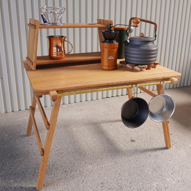 脚を開くだけでテーブルに！「0229」の‟addition table”と‟assistant