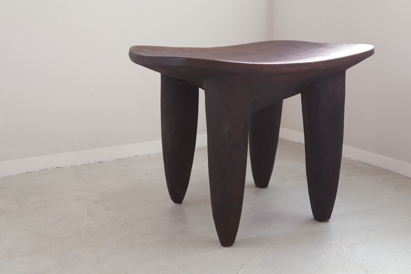 用の美」が息づく、アフリカ産まれのスツール | 暮らしとおしゃれの編集室