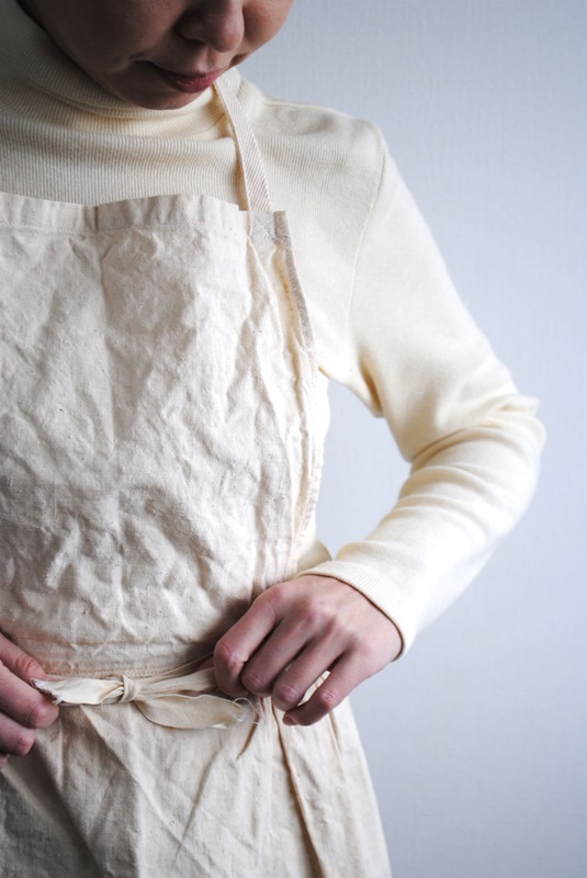 1950年代のフランスから届いた シンプルな生成りのエプロン | 暮らしと