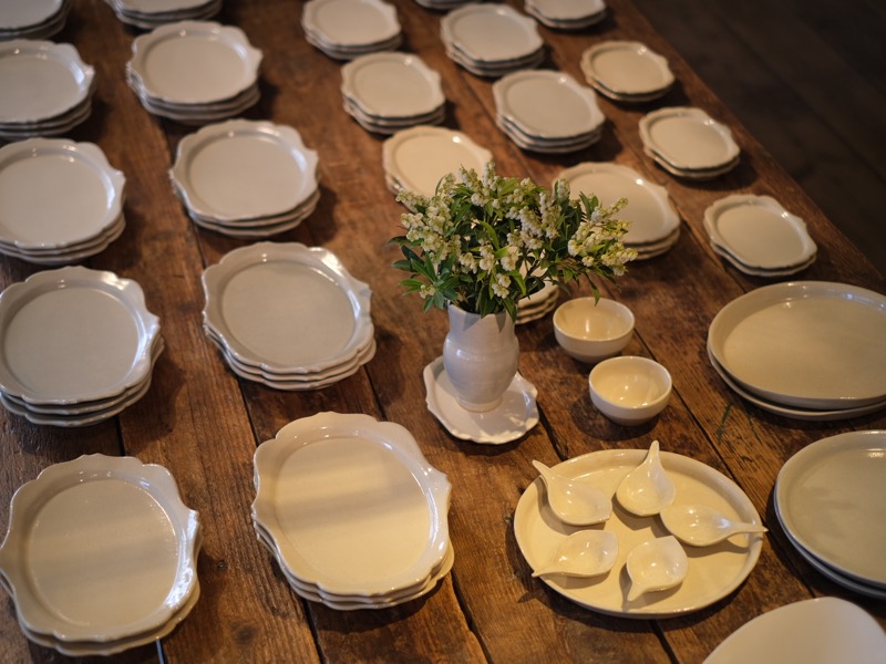 何を盛り付けようか楽しい想像が膨らむ 広瀬佳子さんの器 | 暮らしと