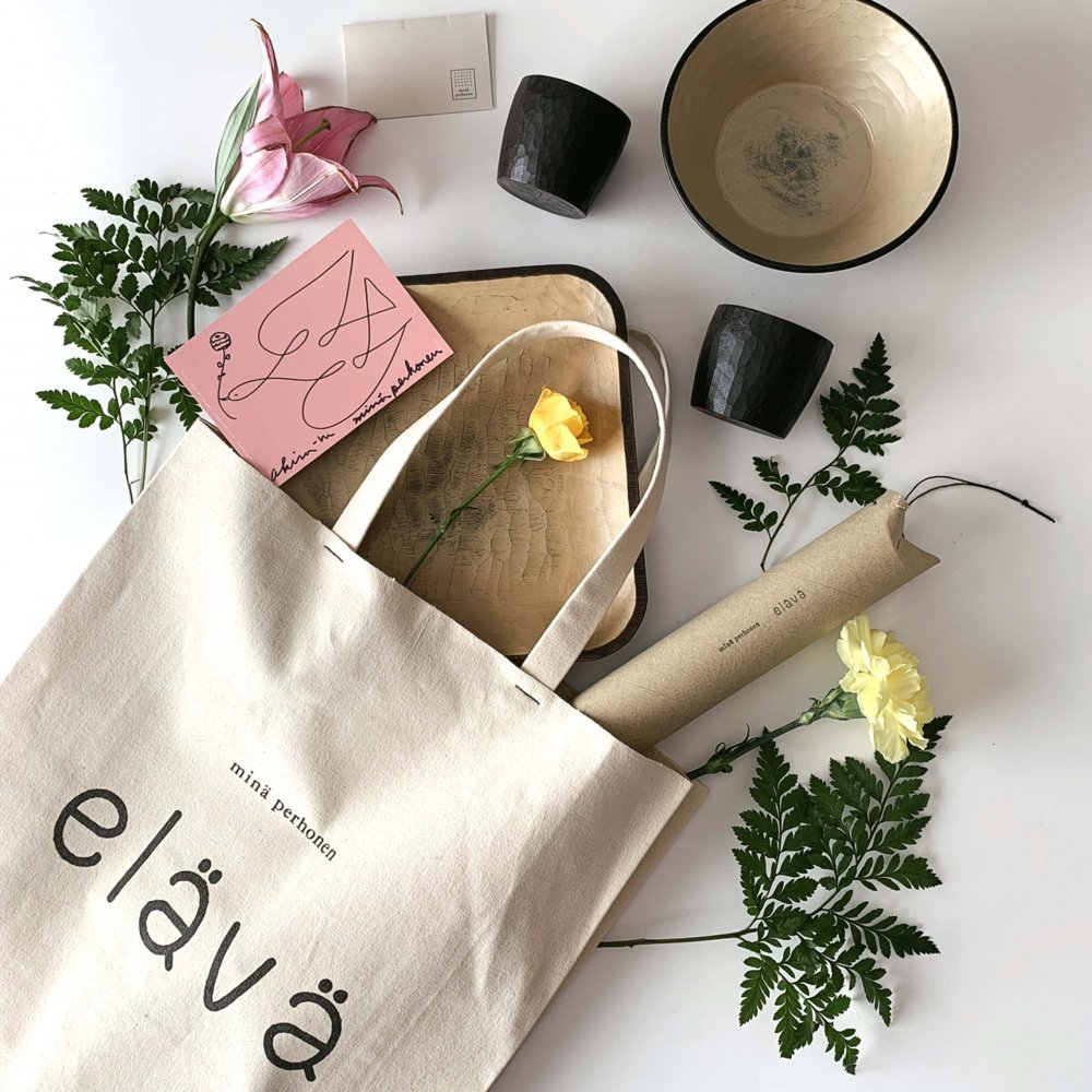 三谷龍二さん作の白漆の木工作品。ミナペルホネン新店「エラヴァⅡ」に