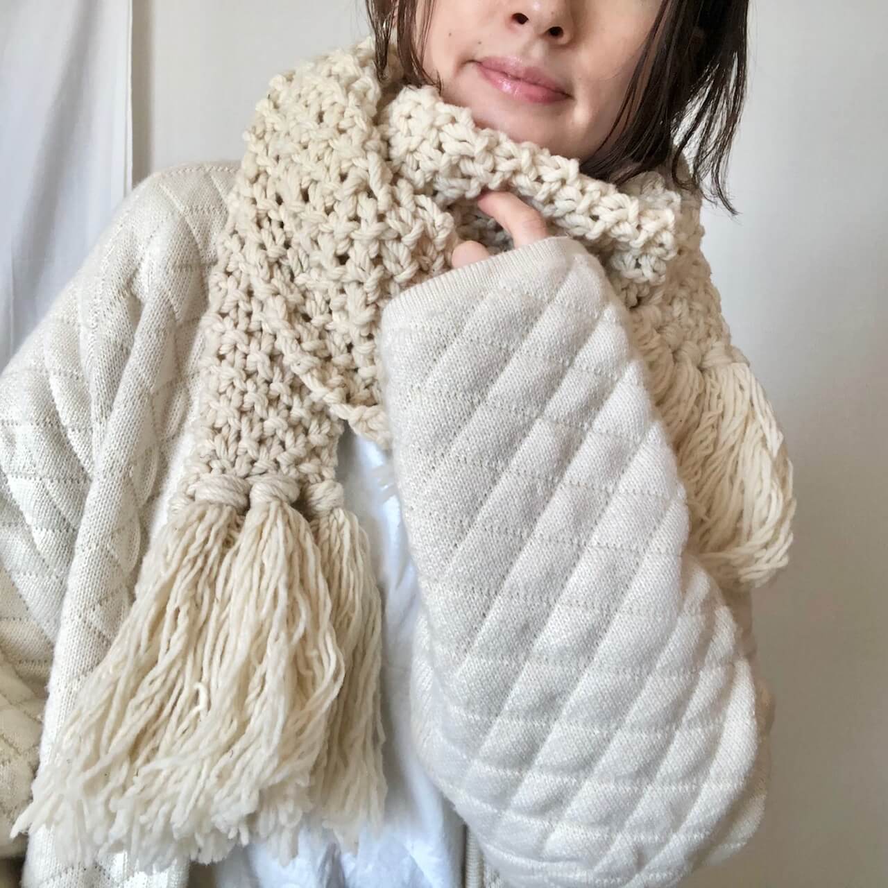 おこもり時間の成果物。手編みのざっくりマフラー | LEE
