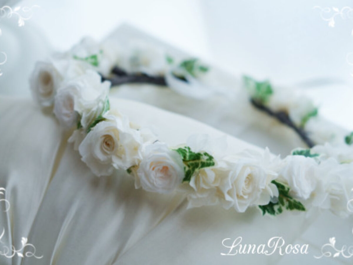 バラとアイビーの白×グリーンのプリザーブドフラワー花冠♡
