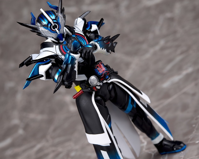 S.H.フィギュアーツ 仮面ライダークローズエボル レビュー : はっちゃか