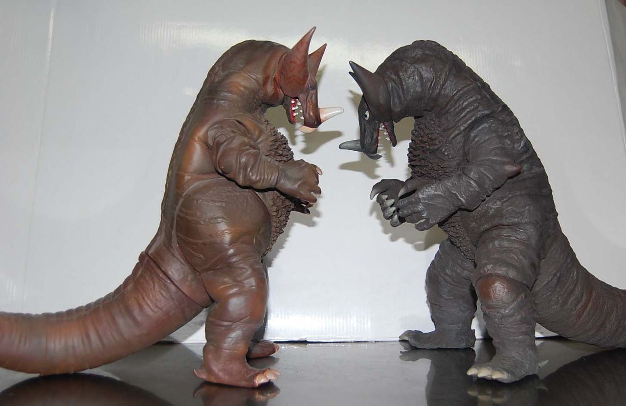 CCP （究極の） ゴモラ vs. パイロットエース : バルタン星人の部屋