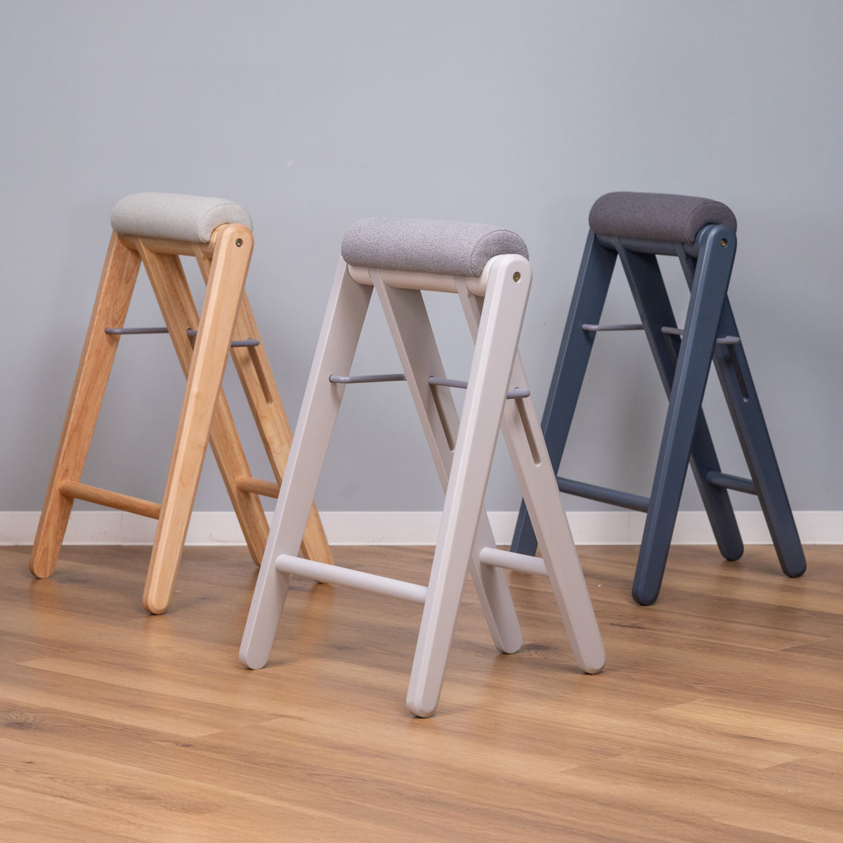 Assist Stool 木製 折りたたみ式 Assist Stool 木製折りたたみスツール