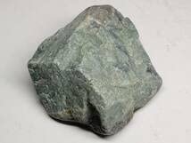 Amazon.co.jp: 緑黒 150g (白) 翡翠 原石 ヒスイ 鉱物 鑑賞石 糸魚川