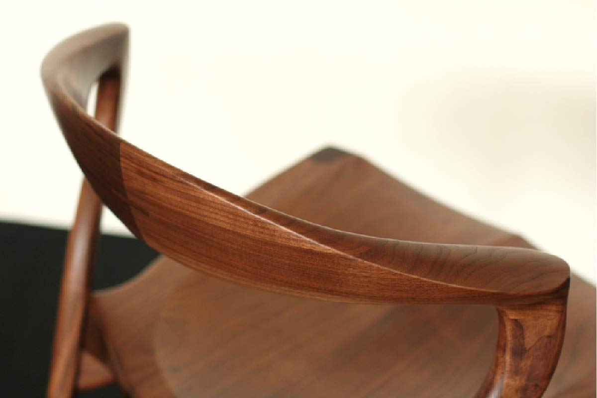 Amazon｜起立木工 ダイニングチェア カムイ ウォールナット 板座