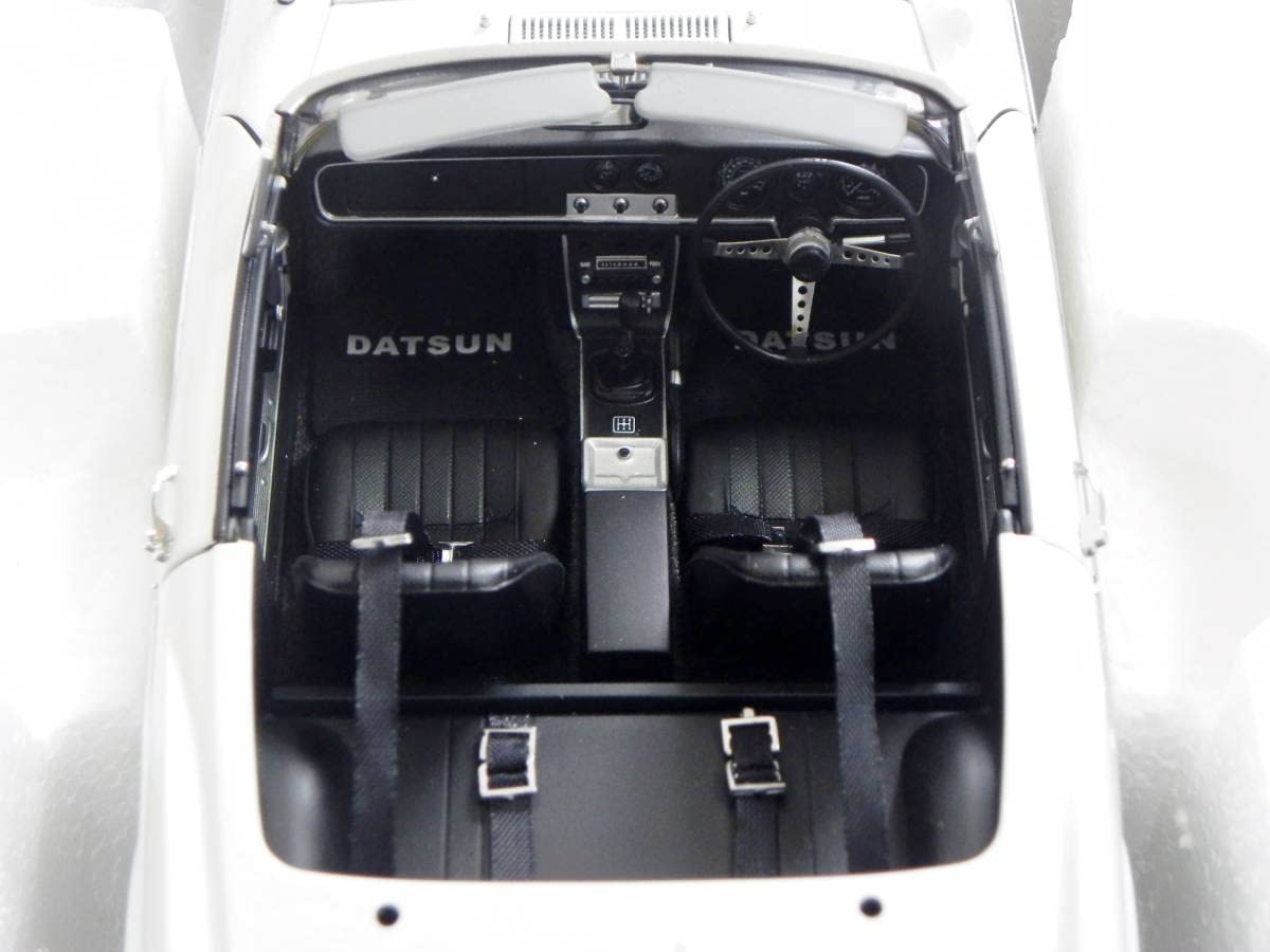 Amazon | オートアート 1/18 ダットサン フェアレディ 2000 (SR311