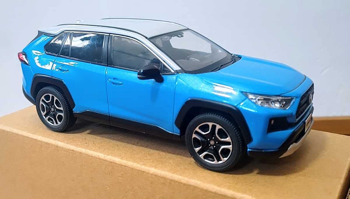 Amazon.co.jp: ミニカー RAV4 アドベンチャー 1/30 カラーサンプル