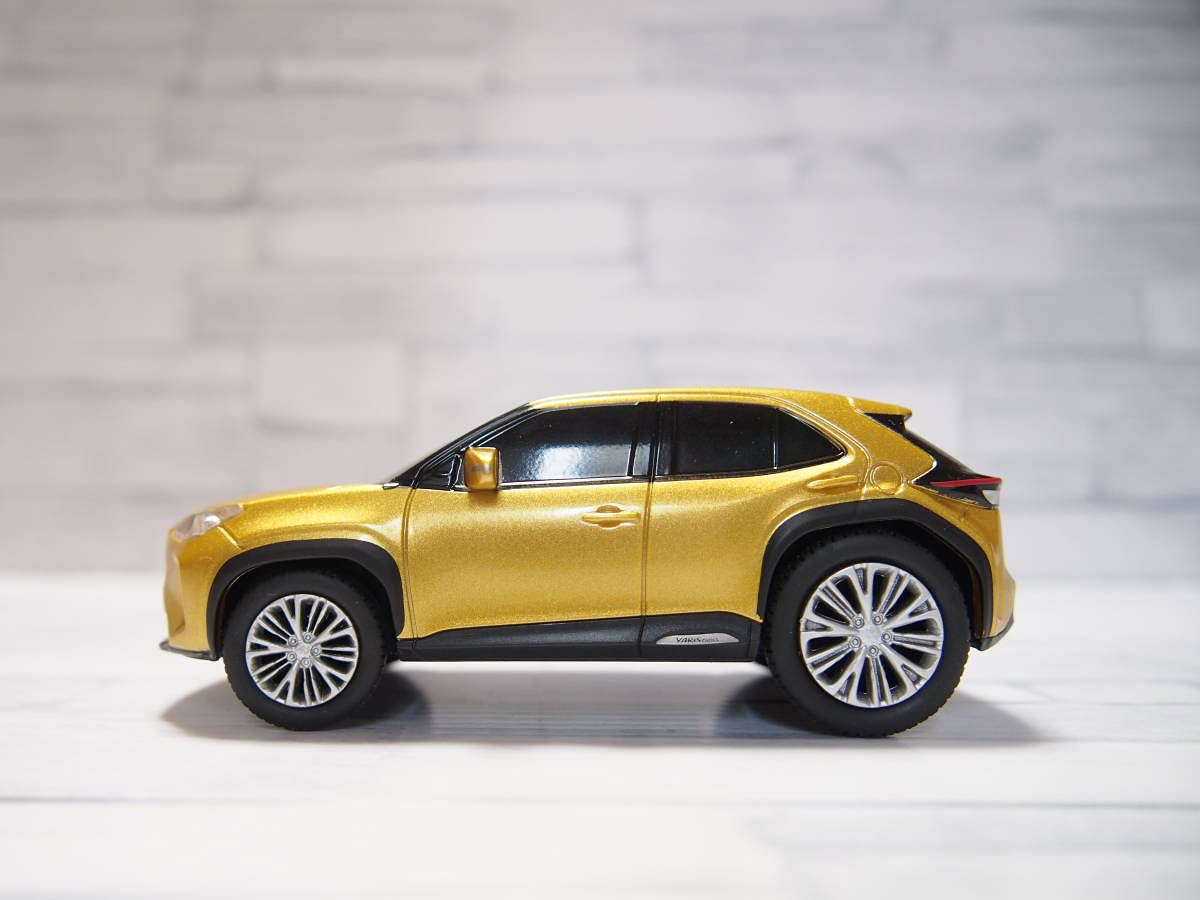 Amazon | ミニカー トヨタ ヤリスクロス YARiS CROSS プルバックカー