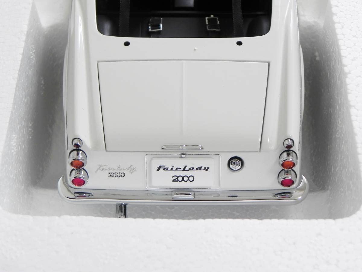 Amazon | オートアート 1/18 ダットサン フェアレディ 2000 (SR311