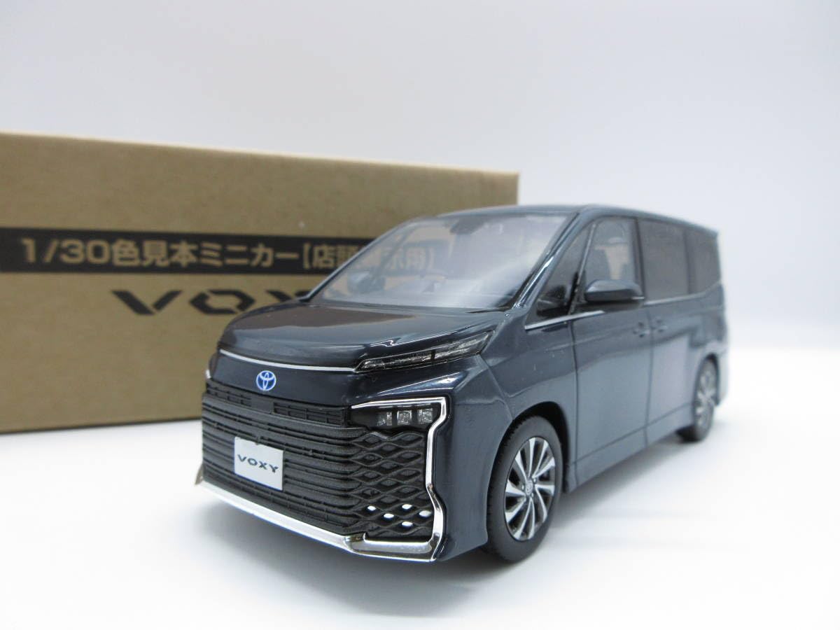 Amazon | 1/30 ミニカー 新型ヴォクシー S-Z 2022年モデル カラー