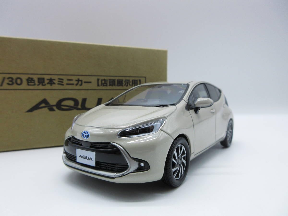 Amazon | 1/30 ミニカー 新型アクア AQUA カラーサンプル ミニカー
