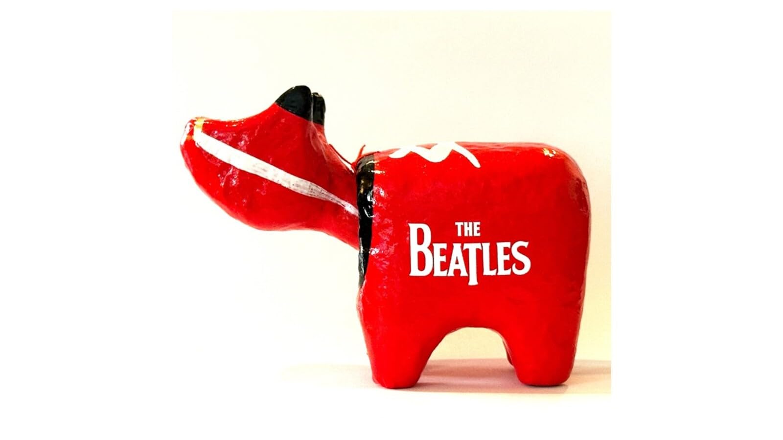 Amazon | 【THE BEATLES×日本伝統工芸品】赤べこ 15cm (赤) | 民芸品