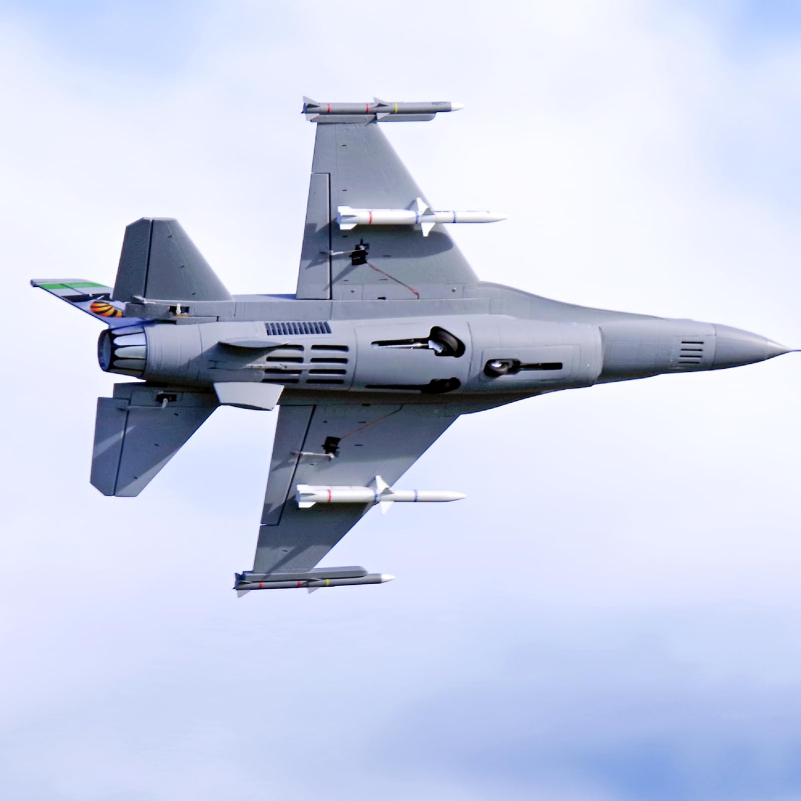 Amazon | FMS F-16C ファイティングファルコン 70mm EDF PNP 反射付き