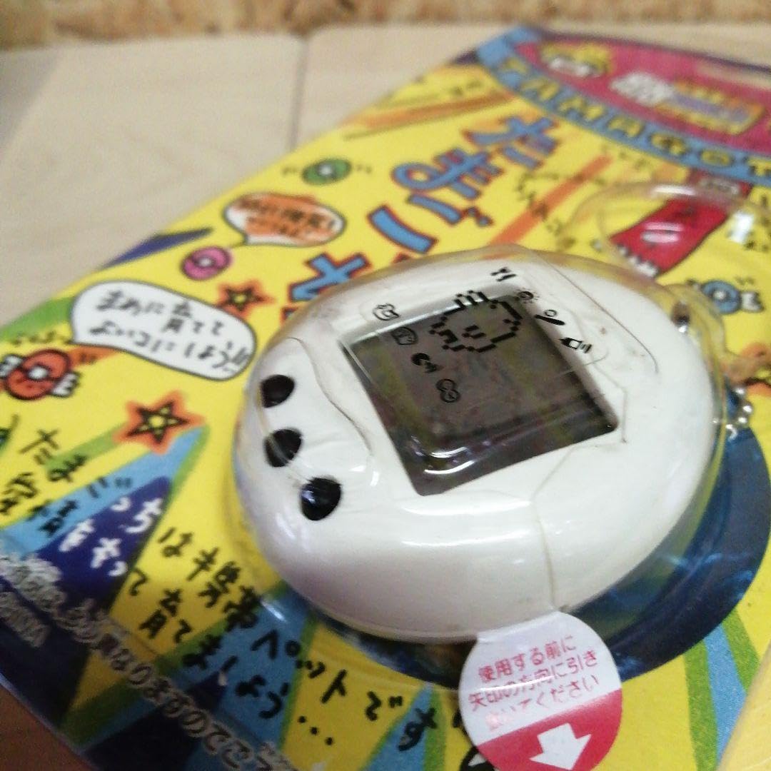 Amazon.co.jp: 初代白たまごっち ケース : おもちゃ