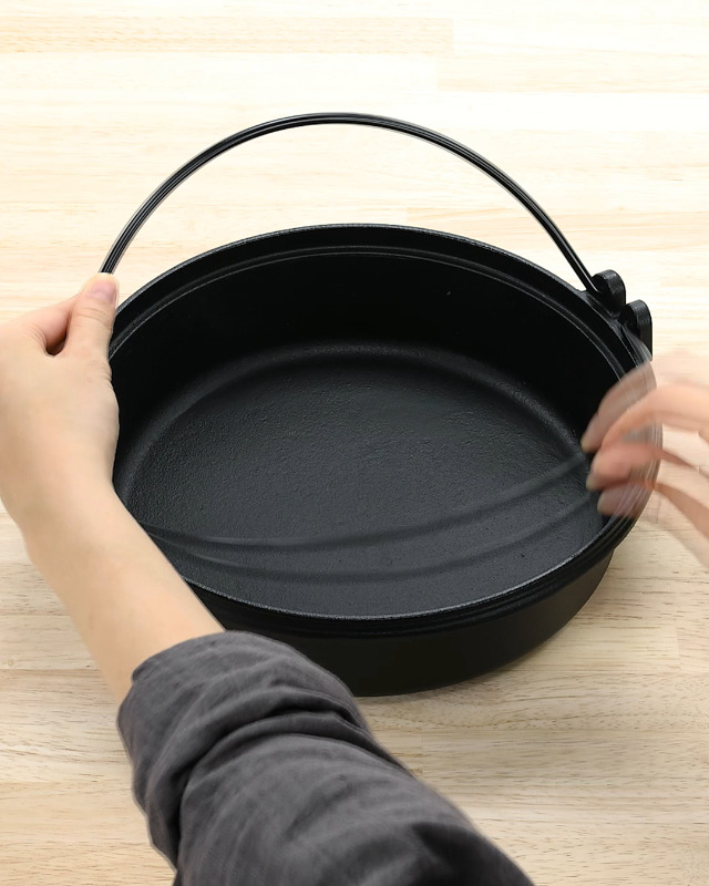 Amazon.co.jp: イシガキ すき焼き鍋 木蓋付 ガス火 IH 兼用 鉄鋳物 約