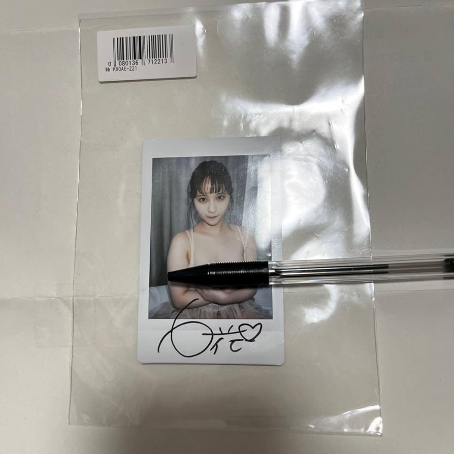 Amazon.co.jp: 小野六花 直筆サイン入りチェキ : おもちゃ