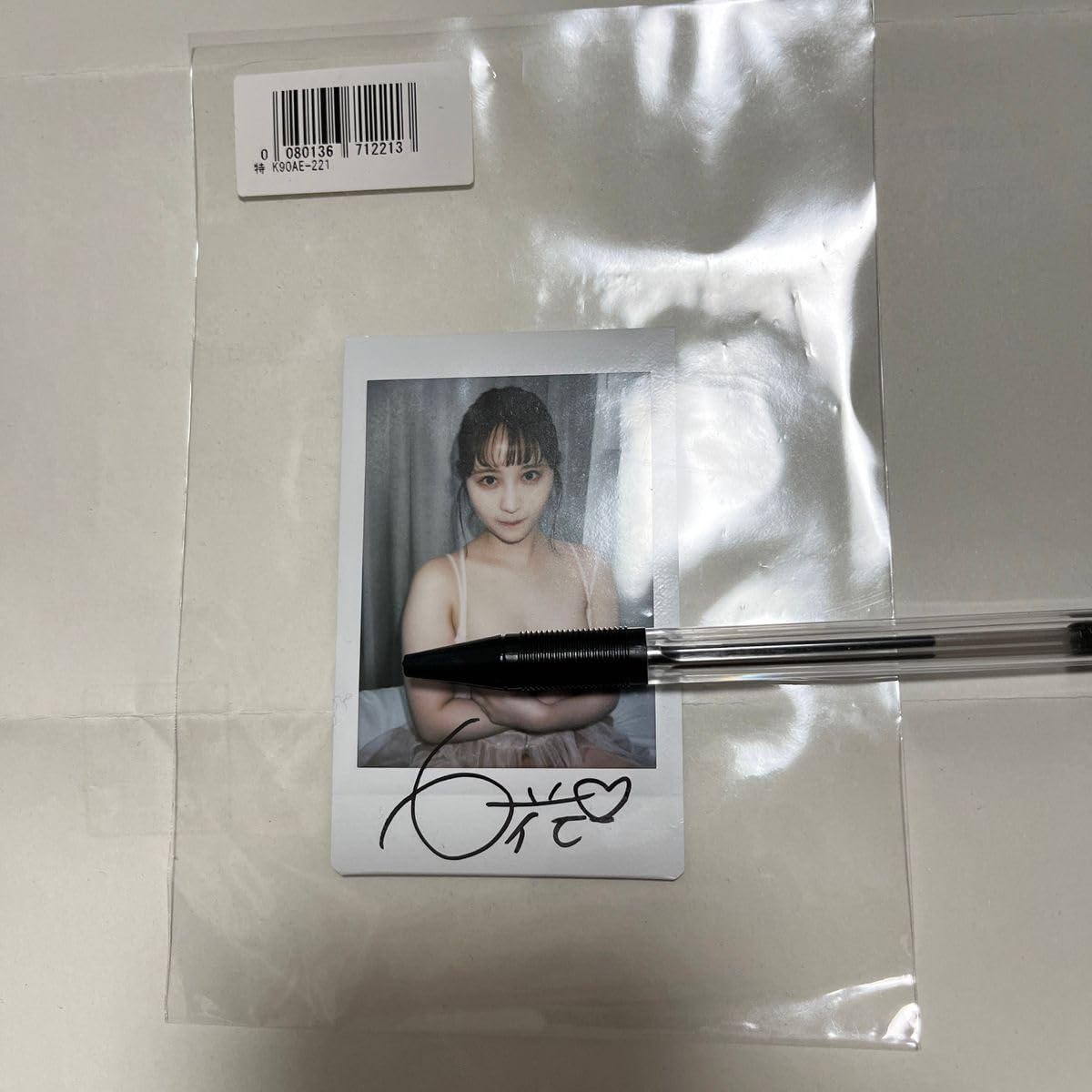 Amazon.co.jp: 小野六花 直筆サイン入りチェキ : おもちゃ