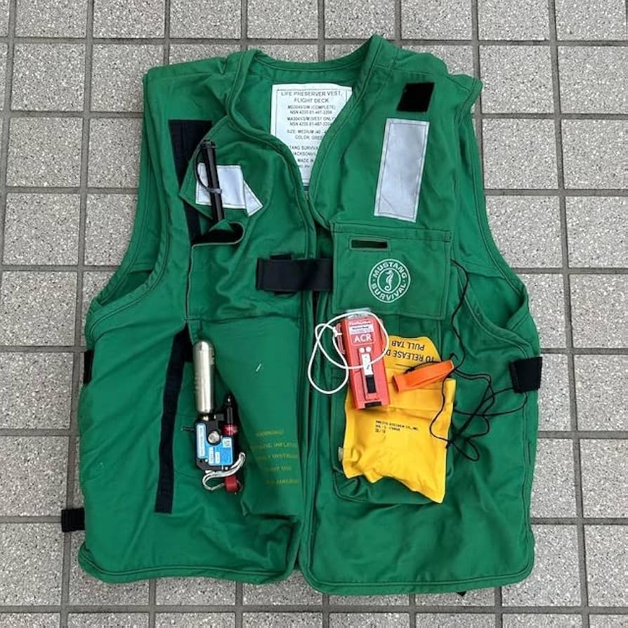 Amazon | 米軍 ライフジャケット LIFE PRESERVER VEST FLIGHT DECK 緑