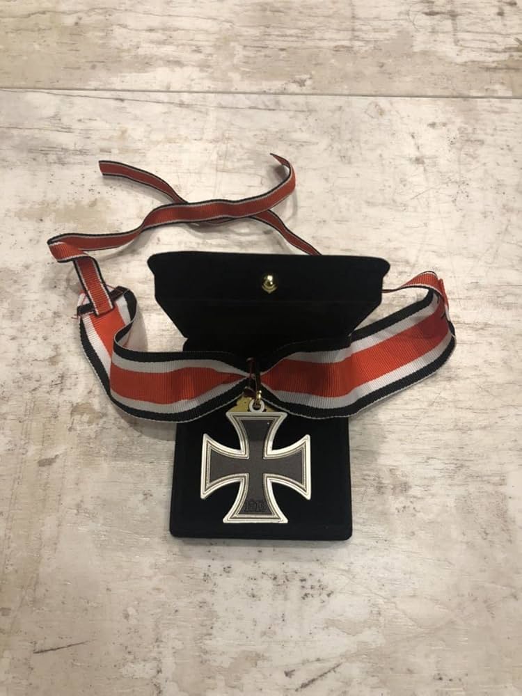 Amazon.co.jp: WW2 ドイツ軍 黄金柏葉剣付ダイヤモンド騎士鉄十字勲章