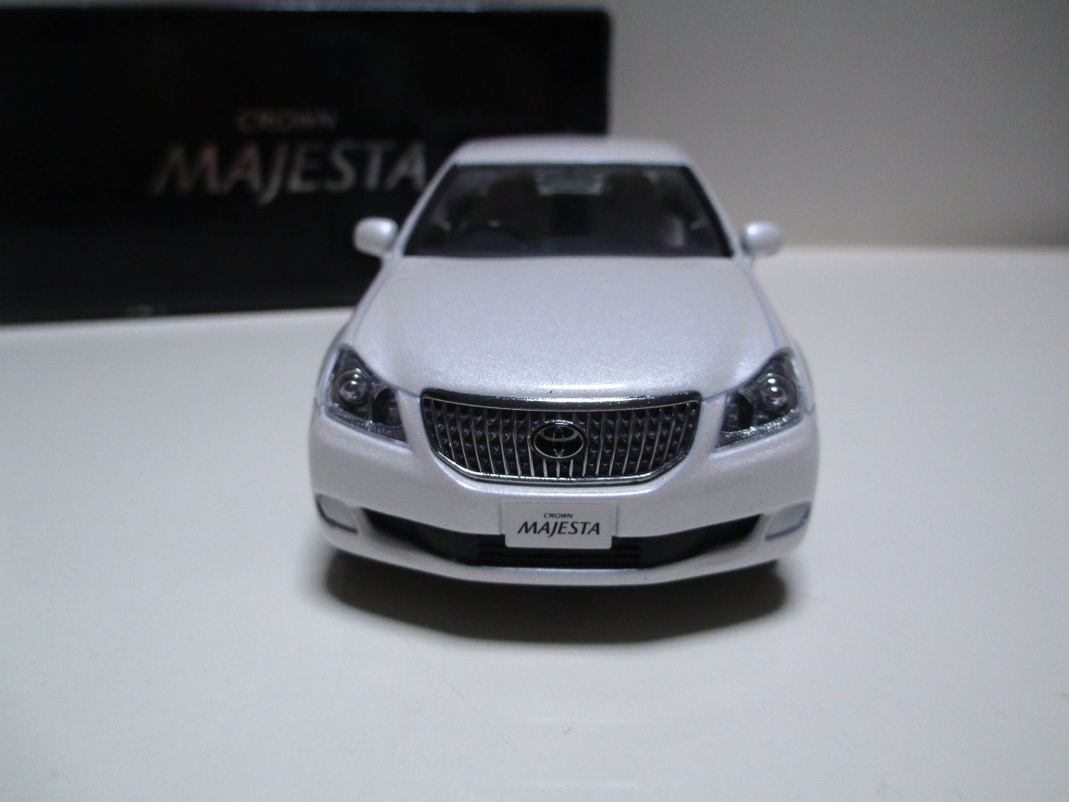 Amazon.co.jp: 1/30 トヨタ クラウンマジェスタ 200系 CROWN MAJESTA