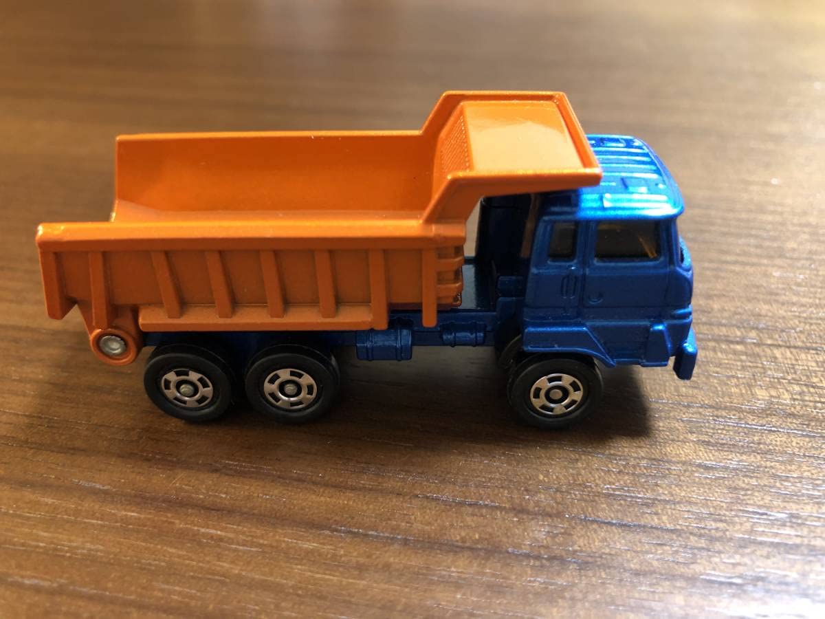 Amazon.co.jp: 黒箱 トミカ 73 いすゞ オフロードダンプ ISUZU OFF
