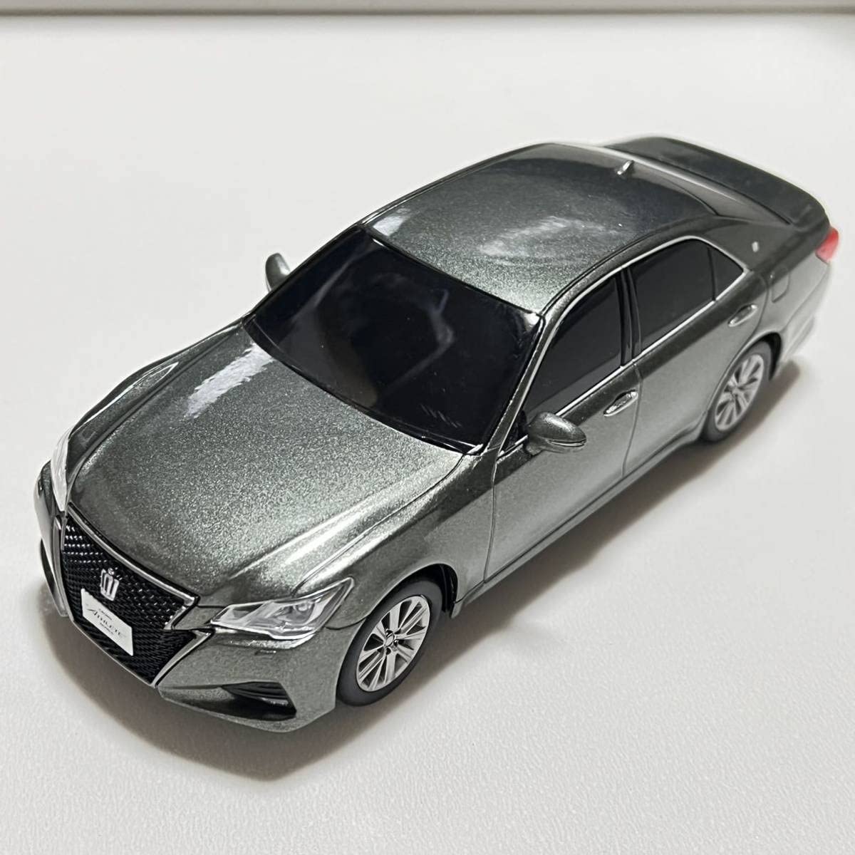 Amazon | 1/30 トヨタ クラウン アスリート 翡翠 カラーサンプル 210系