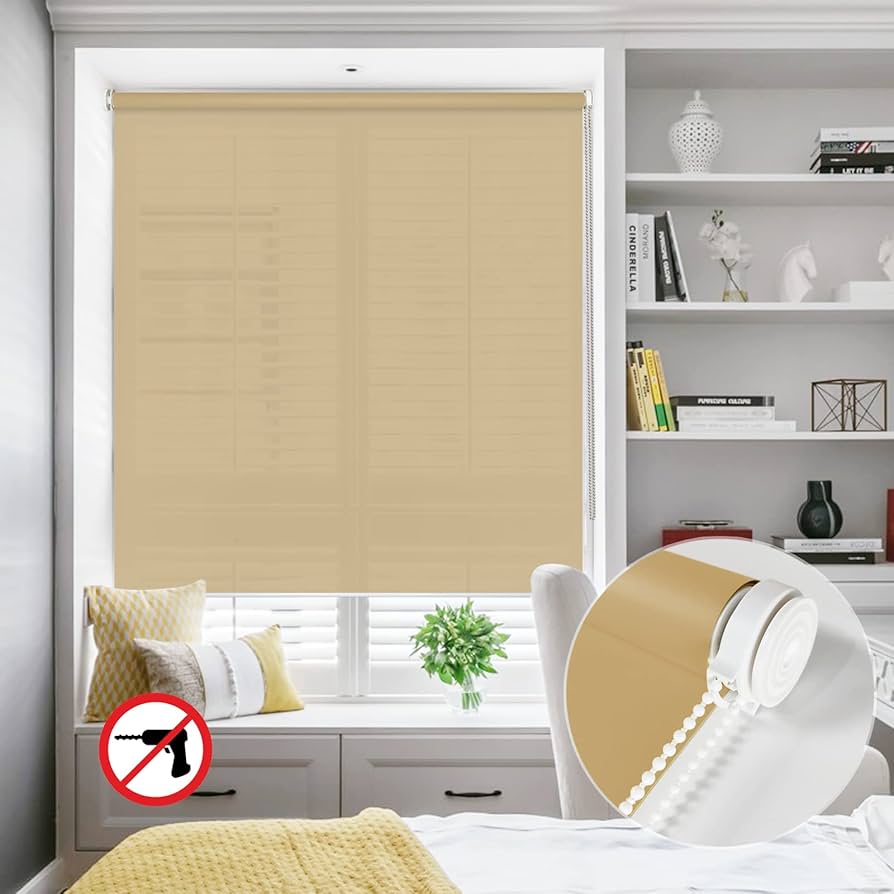 Amazon｜ロールスクリーン 突っ張り式ライトブラウン 断熱 保温