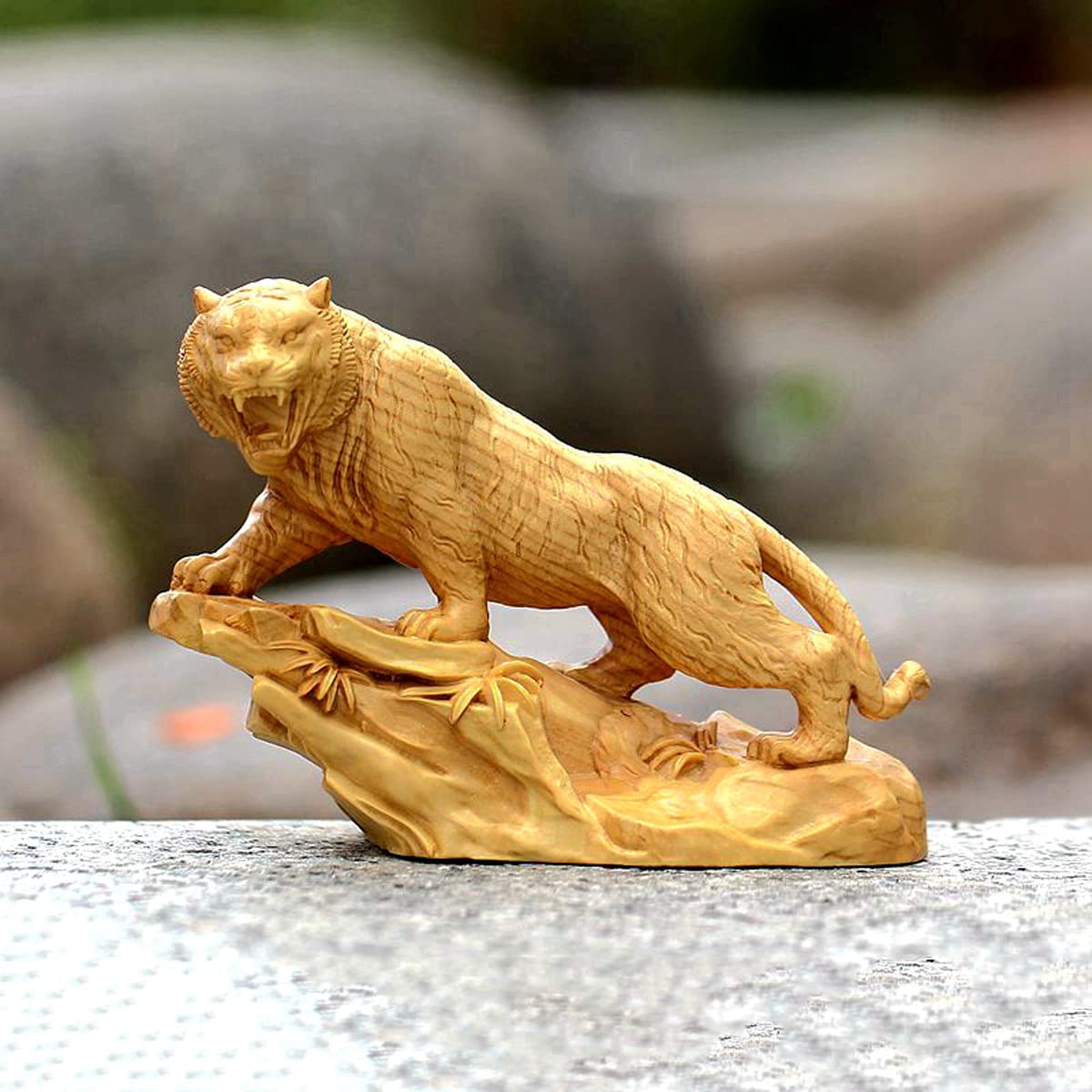 Amazon.co.jp: 虎 置物 風水 高級天然ツゲ木彫り 上山虎 木像の置物