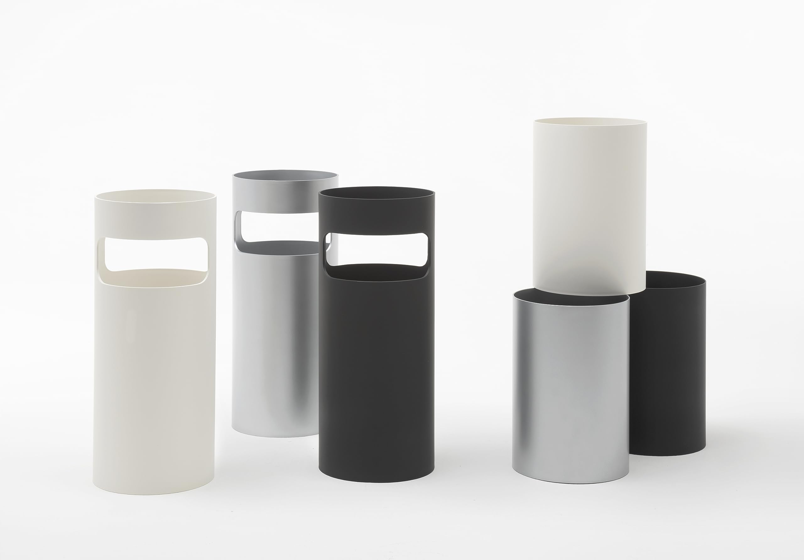 Amazon｜カルテル フタなしゴミ箱 シルバー φ25/H38cm ウェイスト