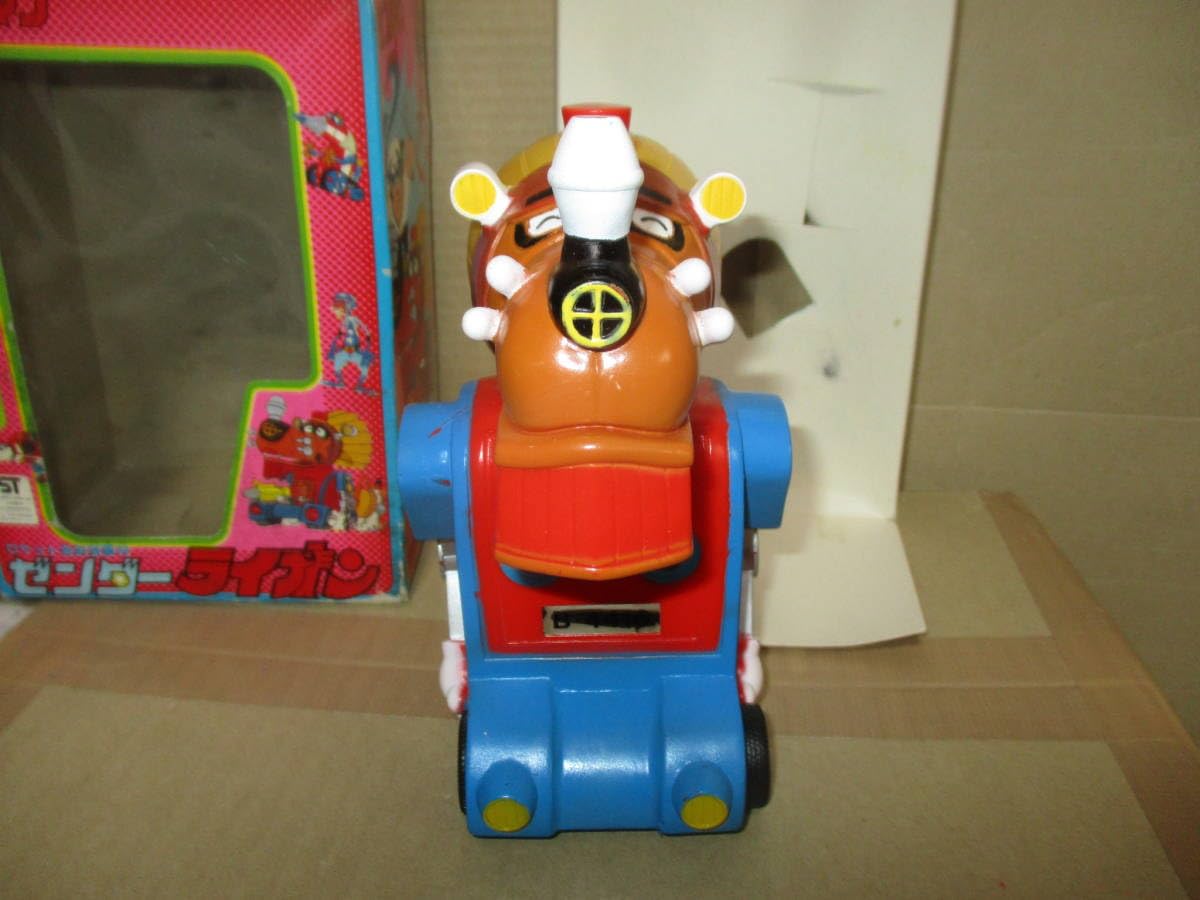 Amazon.co.jp: タカトクトイス ソフビ ゼンダライオン ゼンダマン