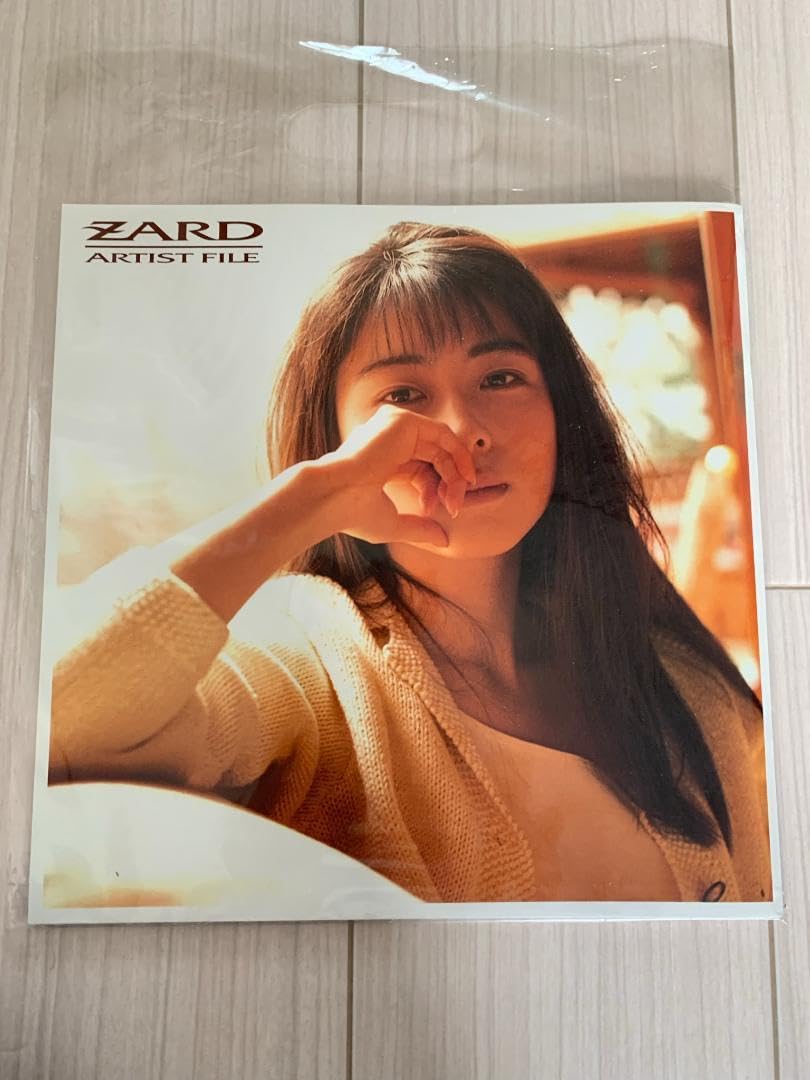 Amazon.co.jp: ZARD ARTIST FILE 坂井泉水 写真集 : おもちゃ