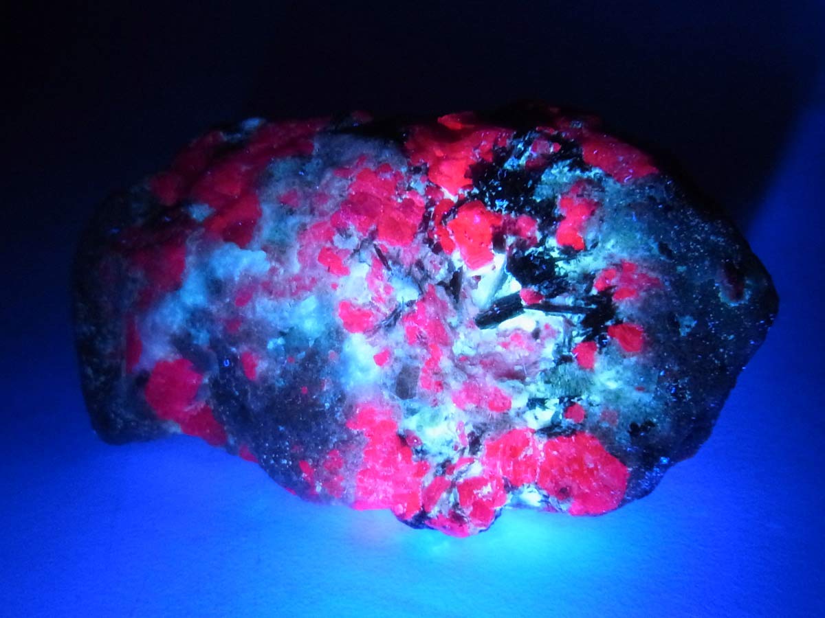 Amazon.co.jp: ルビーインゾイサイト原石 ブラジル産 天然石