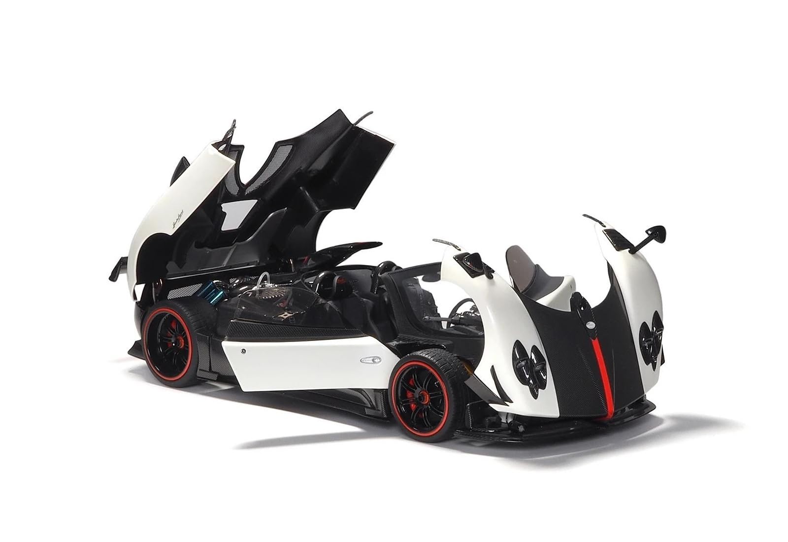 Amazon | ミニカー 1:18 パガーニ ゾンダ チンクエ ロードスター 2009