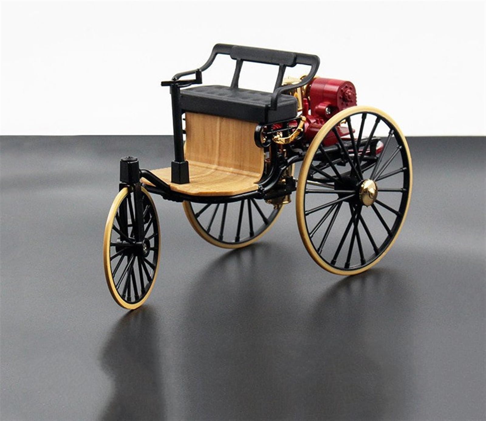 Amazon.co.jp: モデルカーのおもちゃ 1:12 メルセデスベンツ三輪車