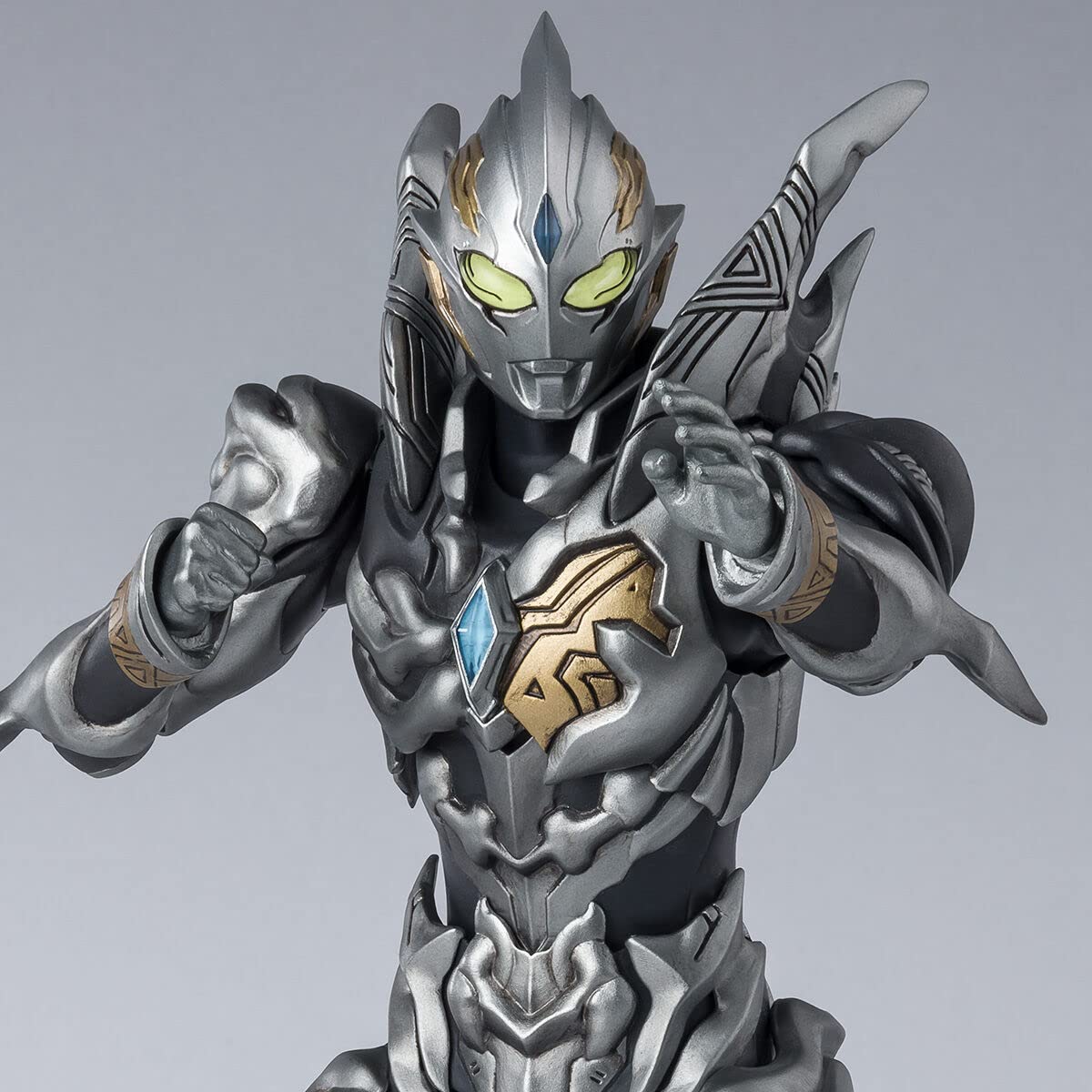 Amazon.co.jp: バンダイ(BANDAI) S.H.Figuarts ウルトラマントリガー