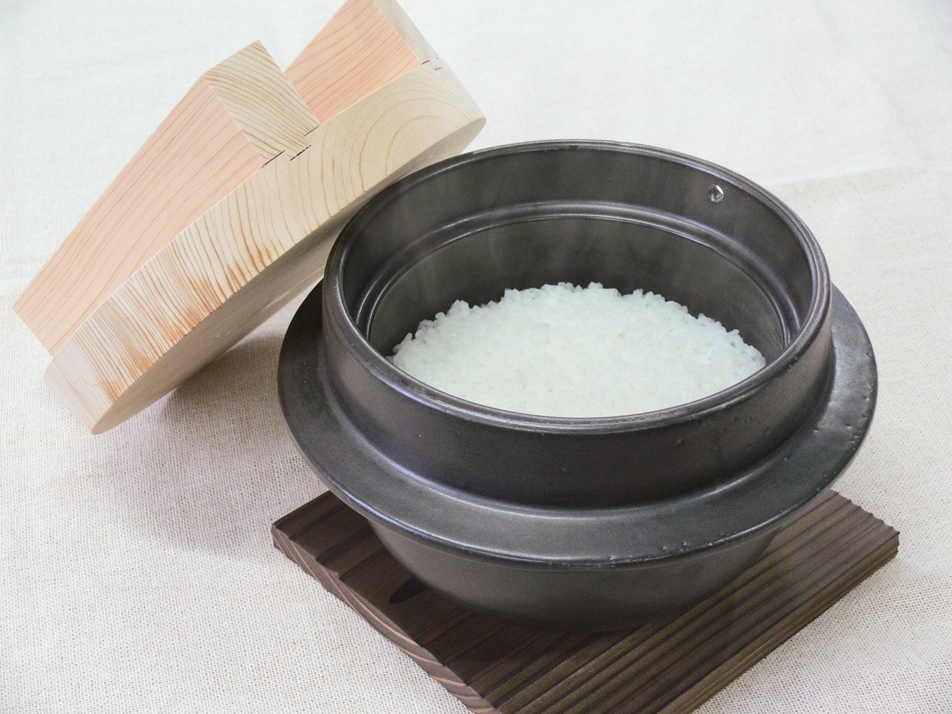 Amazon｜スズ木,萬古焼 羽釜 ごはん鍋 三合炊き (しゃもじ・敷板・簡単