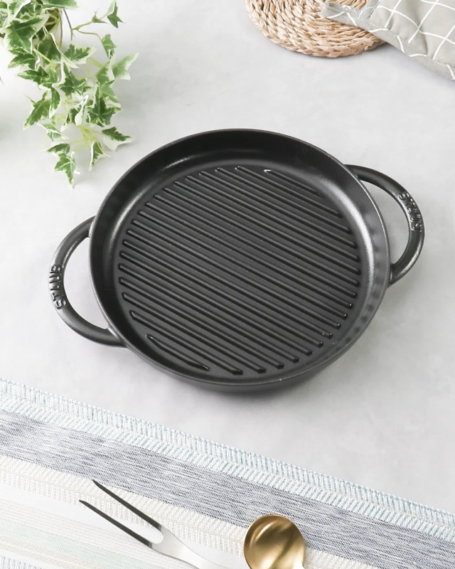 Amazon｜staub ストウブ 「 ピュアグリル ラウンド ブラック 26cm