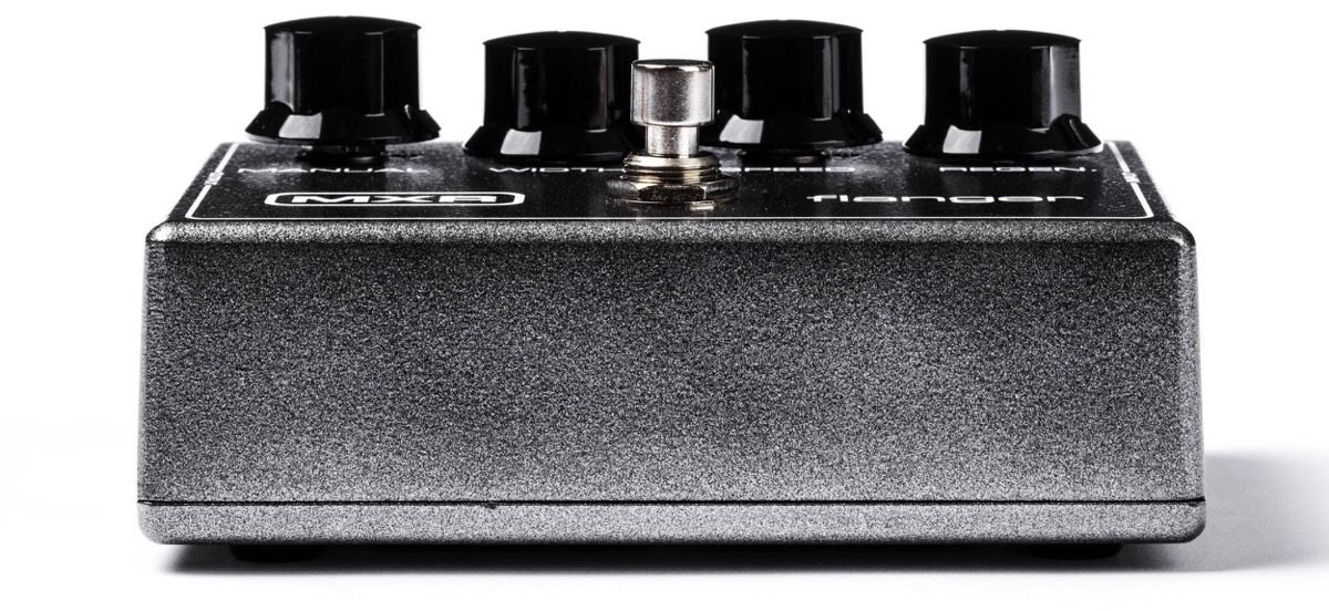 Amazon.com: MXR M117R Flanger Guitar Effects Pedal Bundle with 4